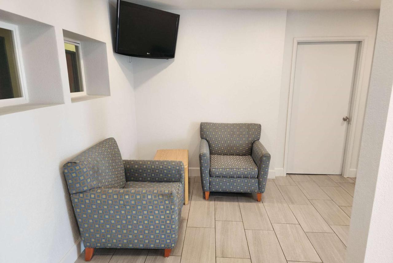 Travelodge By Wyndham Stockton Buitenkant foto